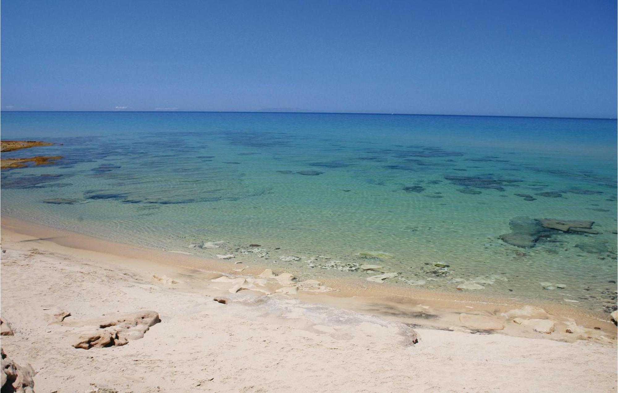 Trilo Beach Монте Най Екстериор снимка